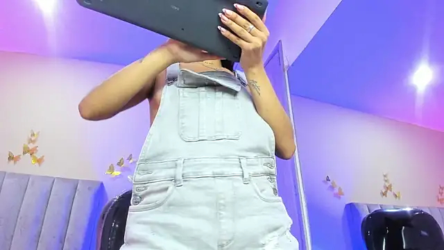 Snapshot of Emma_Hearts chatting on February 21, 2026, 4:02 am Emma Hearts online show from February 21, 2026, 4:02 am