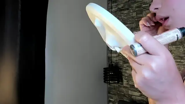 ASHLEY COLLINS1 online show from April 8, 2026, 2:17 pm