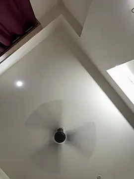 raavigirl online show from March 30, 2026, 8:32 pm