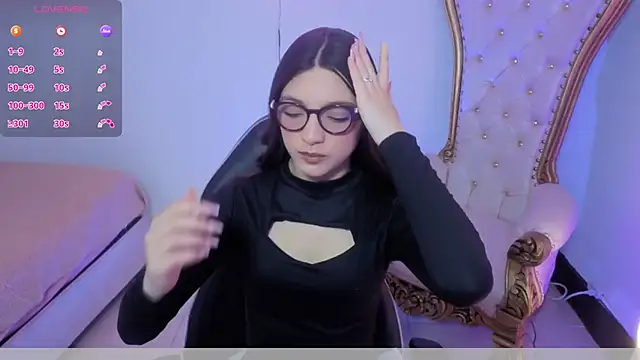 MAHYRA TAY online show from March 23, 2026, 7:07 pm