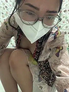 Snapshot of lonely_lunae chatting on February 7, 2026, 5:33 am lonely lunae online show from February 7, 2026, 5:33 am