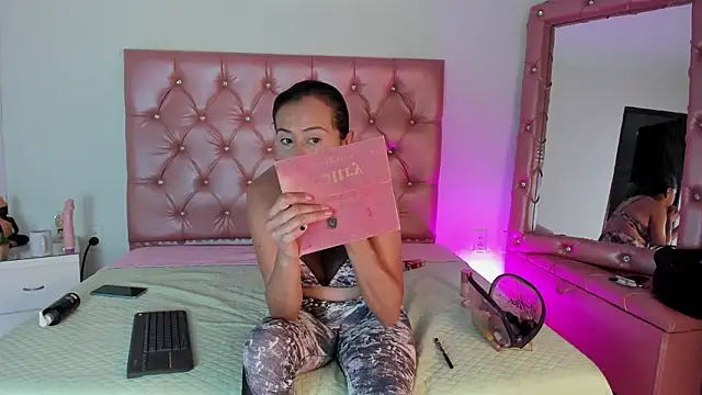 Snapshot of Ashtart_1 chatting on February 16, 2026, 2:18 am Ashtart 1 online show from February 16, 2026, 2:18 am