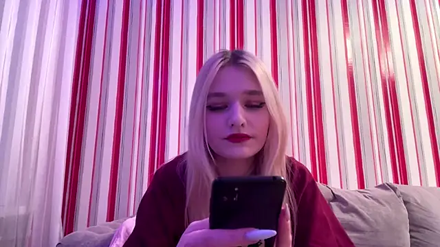 MiaBerlateen online show from February 19, 2026, 6:15 pm