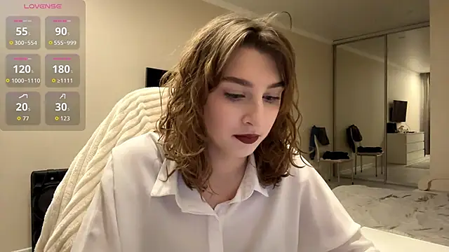 Snapshot of ElliKrovel chatting on February 23, 2026, 2:14 pm ElliKrovel online show from February 23, 2026, 2:14 pm