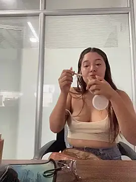 Emily Harpeer online show from April 2, 2026, 11:30 am