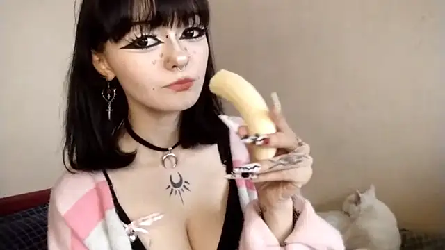 Snapshot of SmilingPatent chatting on February 13, 2026, 1:07 pm SmilingPatent online show from February 13, 2026, 1:07 pm