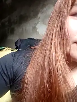 Miesi-c2clove online show from March 1, 2026, 9:44 am