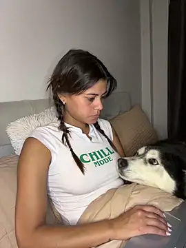 Snapshot of RachelWeisz_ chatting on February 17, 2026, 10:12 am RachelWeisz online show from February 17, 2026, 10:12 am