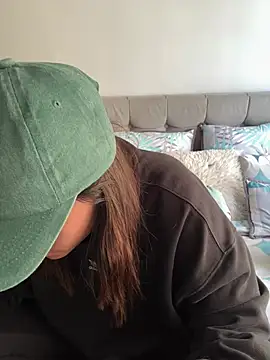 RachelWeisz  online show from April 18, 2026, 6:23 pm