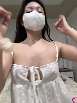 Rin-yiyi online show from April 7, 2026, 2:17 pm