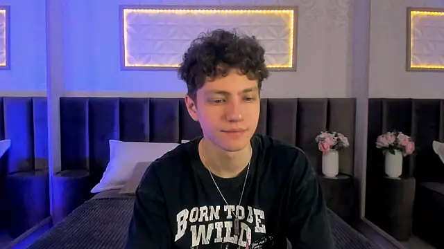 Snapshot of StefanBev chatting on February 25, 2026, 7:45 pm StefanBev online show from February 25, 2026, 7:45 pm