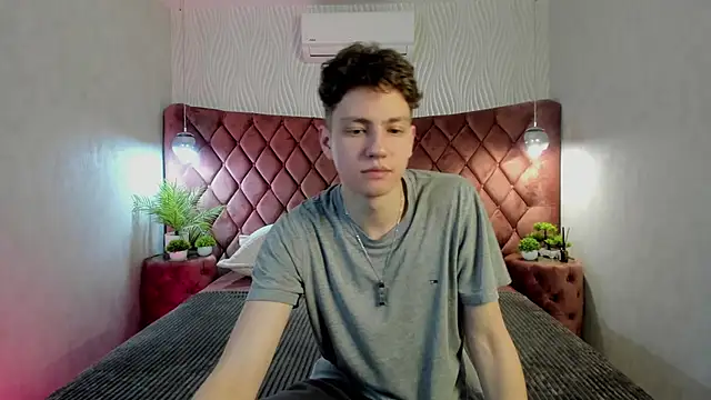 Snapshot of StefanBev chatting on March 4, 2026, 7:42 pm StefanBev online show from March 4, 2026, 7:42 pm