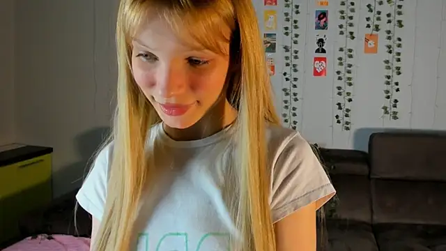 Snapshot of Kiracute18 chatting on March 12, 2026, 5:08 pm Kiracute18 online show from March 12, 2026, 5:08 pm