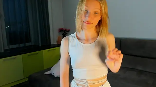 Kiracute18 online show from June 1, 2026, 4:52 pm