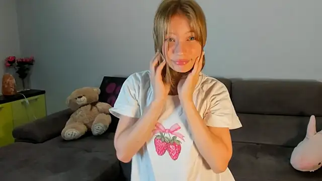 Kiracute18 online show from June 22, 2026, 4:37 pm