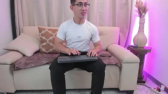 Tommas Jhonson online show from February 17, 2026, 3:47 am