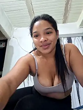 Snapshot of AnnaMil3J chatting on February 27, 2026, 10:43 pm AnnaMil3J online show from February 27, 2026, 10:43 pm