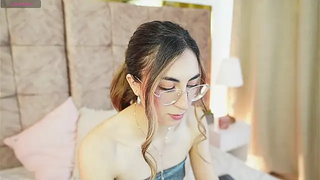 EmmaClark   online show from February 21, 2026, 1:56 pm