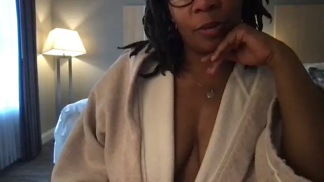 bisexualbeauty50 online show from February 11, 2026, 3:50 pm