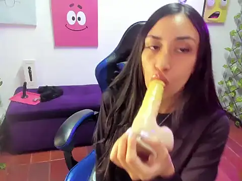 Snapshot of TiffanyDream8 chatting on March 3, 2026, 9:42 pm TiffanyDream8 online show from March 3, 2026, 9:42 pm