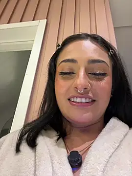 Nanda vixen  online show from May 16, 2026, 12:07 am