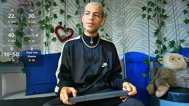 ItsZairen online show from February 26, 2026, 4:22 am