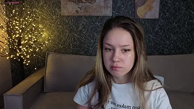 Mini Allice online show from February 17, 2026, 1:02 am