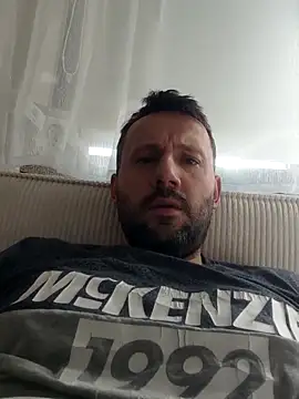 defaktor online show from April 3, 2026, 9:29 am