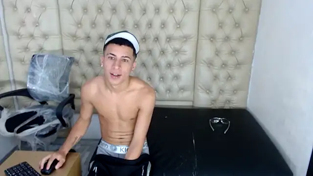 keiandrenne online show from February 19, 2026, 2:18 am