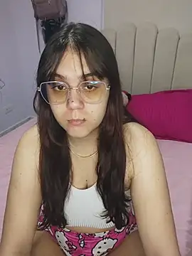 Snapshot of its_lauu_ chatting on February 11, 2026, 3:44 am its lauu online show from February 11, 2026, 3:44 am