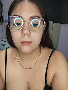 Snapshot of its_lauu_ chatting on February 22, 2026, 3:40 am its lauu online show from February 22, 2026, 3:40 am