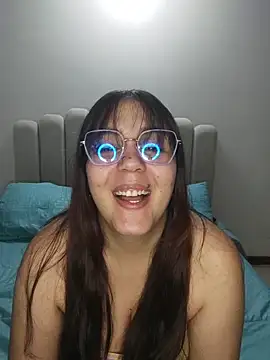 Snapshot of its_lauu_ chatting on March 3, 2026, 3:45 am its lauu online show from March 3, 2026, 3:45 am