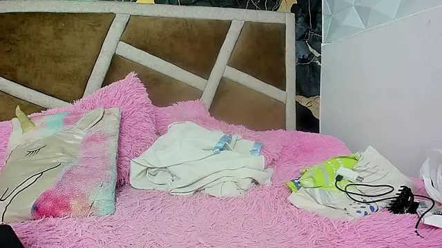 Kimmy london19 online show from March 18, 2026, 2:26 am