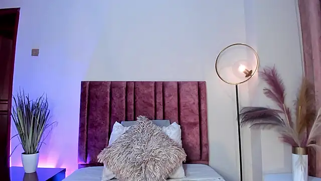 Snapshot of AndraCyruss chatting on February 17, 2026, 11:33 pm AndraCyruss online show from February 17, 2026, 11:33 pm