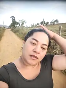 Snapshot of tania_queen chatting on March 3, 2026, 12:00 pm tania queen online show from March 3, 2026, 12:00 pm