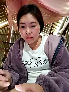 Snapshot of Yiyoongg chatting on February 15, 2026, 4:31 am Yiyoongg online show from February 15, 2026, 4:31 am