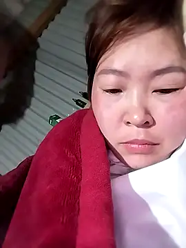 Snapshot of Yiyoongg chatting on February 15, 2026, 11:23 pm Yiyoongg online show from February 15, 2026, 11:23 pm