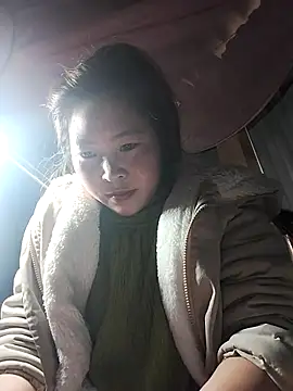 Yiyoongg online show from March 7, 2026, 3:03 am