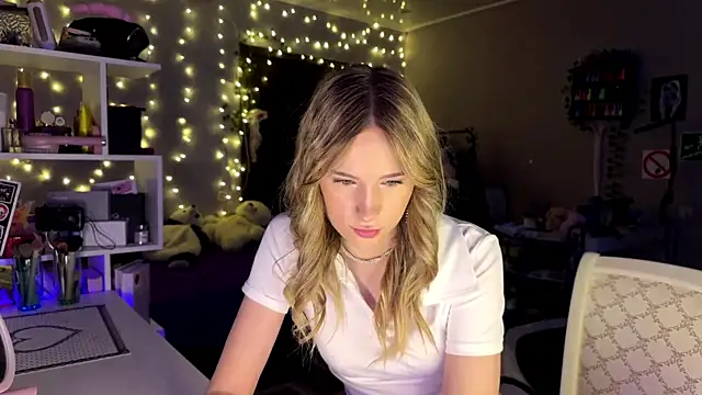 Snapshot of amily_sunray chatting on February 15, 2026, 2:14 pm amily sunray online show from February 15, 2026, 2:14 pm