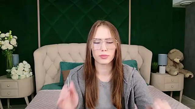 Arielle Vade online show from April 22, 2026, 5:10 am