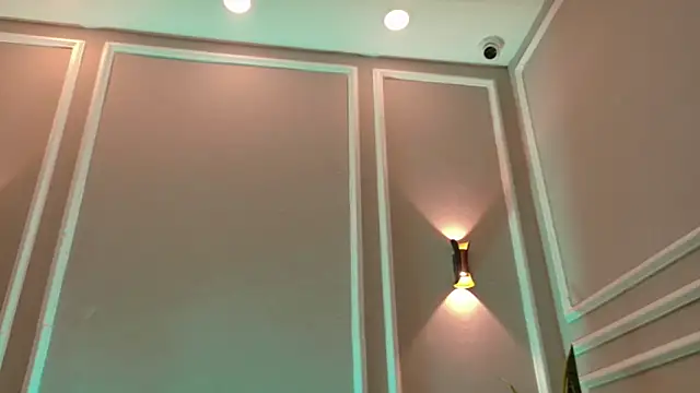 SuzyFox  online show from March 15, 2026, 8:04 pm