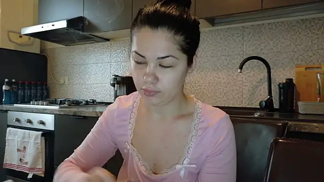 Snapshot of Sofimoon26 chatting on February 15, 2026, 10:25 am Sofimoon26 online show from February 15, 2026, 10:25 am