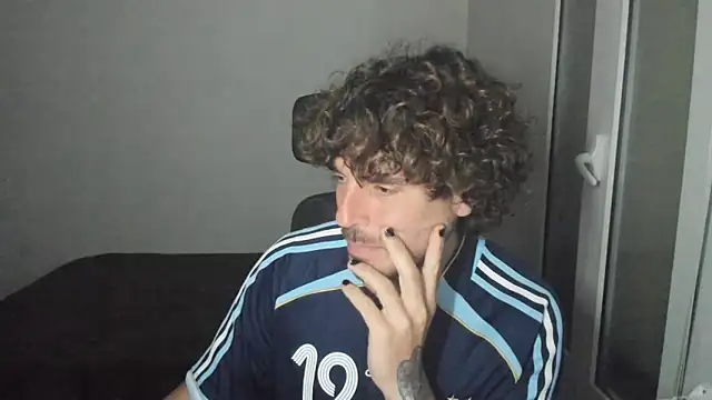 Snapshot of joaquin420_hot chatting on March 1, 2026, 7:38 pm joaquin420 hot online show from March 1, 2026, 7:38 pm