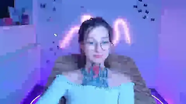 Esmi Winter online show from March 25, 2026, 6:36 pm