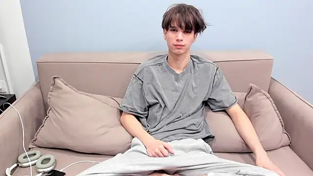 Snapshot of Ur_NextDoor_Boy chatting on February 20, 2026, 7:47 pm Ur NextDoor Boy online show from February 20, 2026, 7:47 pm