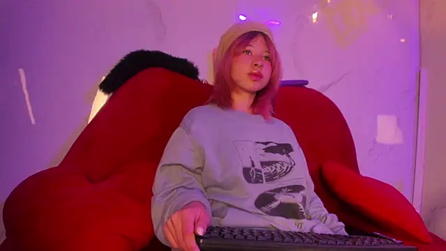 kitty gang  online show from February 16, 2026, 1:29 pm