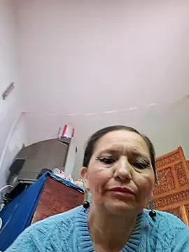 Alexamontiel  online show from April 10, 2026, 3:06 pm