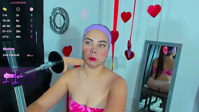 Snapshot of emily_prettygirl chatting on February 27, 2026, 1:00 pm emily prettygirl online show from February 27, 2026, 1:00 pm