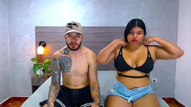 Snapshot of Paulina_And_Tayron chatting on February 14, 2026, 12:46 pm Paulina And Tayron online show from February 14, 2026, 12:46 pm