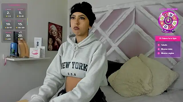 Snapshot of luxx_11 chatting on February 17, 2026, 12:45 pm luxx 11 online show from February 17, 2026, 12:45 pm